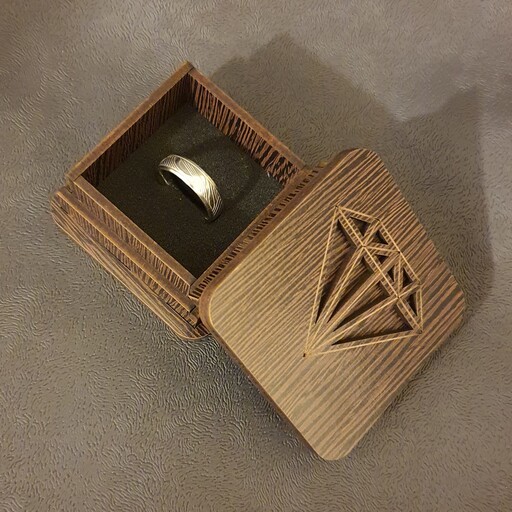جعبه جا انگشتری چوبی طرح الماس جنس چوبی با روکش گردویی