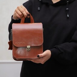 کیف زنانه قفل  ناخنی دستی و دوشی چرم طبیعی گاوی در رنگ های مختلف
