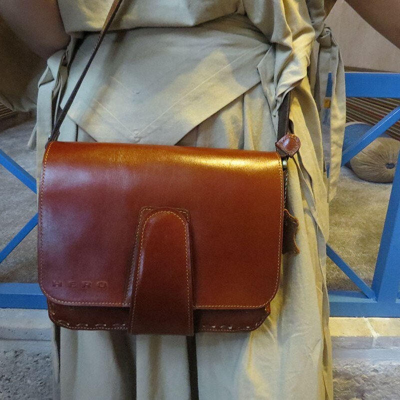 کیف زنانه سایا دوشی چرم طبیعی گاوی دست دوز در رنگهای مختلف
