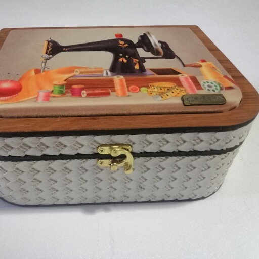 جعبه نخ و سوزن مدل کلاسیک همراه با لوازم کامل و قیچی خیاطی بزرگ ریلکس 