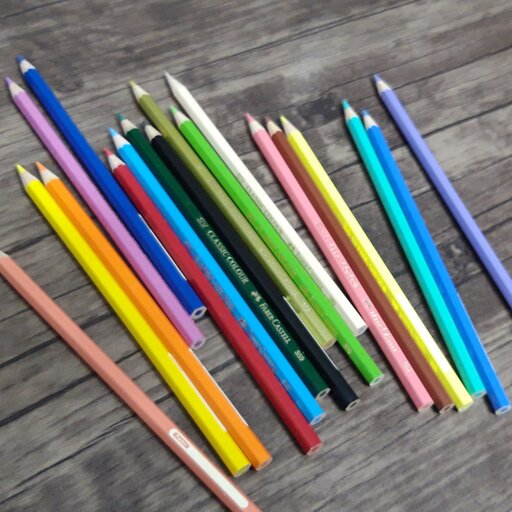 مداد رنگی 18 رنگ با کیفیت فابرکاستل. 12 +6 در جعبه های مقوایی