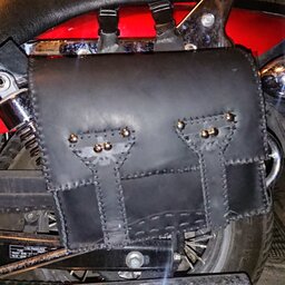 کیف مخصوص موتورسیکلت سایز متوسط تمام چرم طبیعی گاوی و کاملا دستدوز 