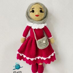 عروسک بافتنی دختر محجبه با قد 32 که در رنگ‌بندی دلخواه قابل سفارش هست😍