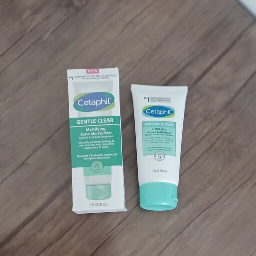 کرم مرطوب کننده و ابرسان ضد اکنه و مات کننده ستافیل  cetaphil