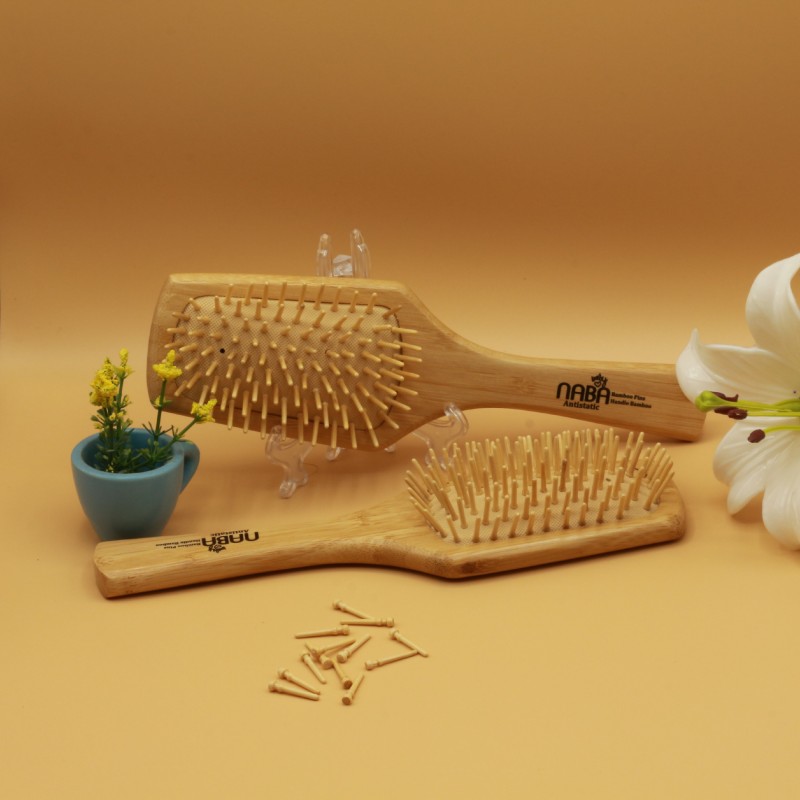 برس چوبی دندانه سر صاف برند naba از جنس بامبو (قابل شستشو)  مدل چهار گوش کوچک