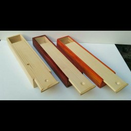 قلمدان خوشنویسی چوبی در سه رنگ متفاوت خود رنگ ،عسلی ،البالویی،