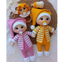 ست سیسمونی نوزادی شامل بند پستونک جغجغه عروسک آغوشی بافته شده با کاموای مرغوب ایرانی ودر رنگبندی دلخواه مشتری