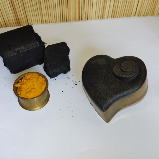 صابون زغال و زردچوبه (گلیسیرینه گیاهی دست‌ساز 60 گرمی)