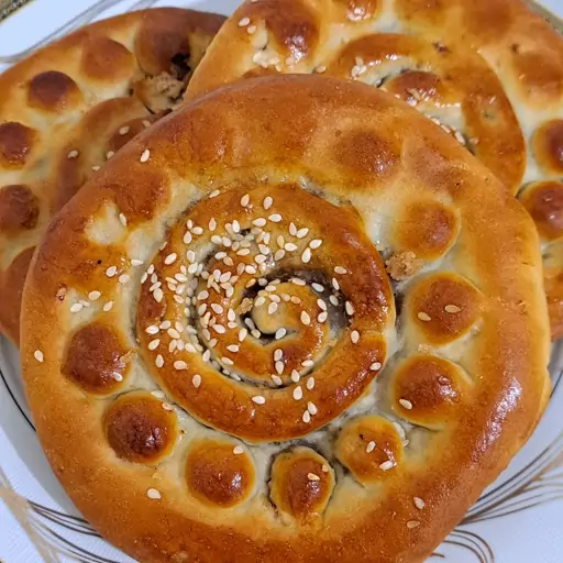 کلوچه فومن ویژه پر مغز  گردو سوغات گیلان  خانگی 