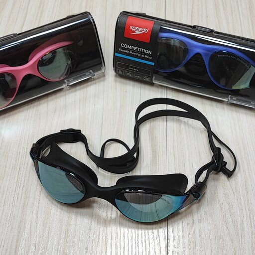 عینک شنا  اسپیدو s98-AD  در سه رنگ آبی مشکی و صورتی  گوش گیر دار 