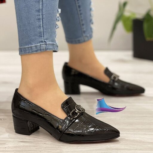 کفش کلاسیک 
کد 204 
قالب استاندارد
جنس ورنی
پاشنه5سانت 
پاخور شیک 
Size36ta41