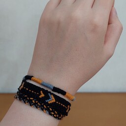 دستبند دوستی زنانه دخترانه طرح اسپرت چهار دور کد F14 رنگ قهوه ای آجری طوسی