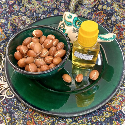 روغن آرگان.اصل و خالص60cc .خوش عطر و خوش رنگ.مناسب پوست ومو.ناخن.مرطوب کننده لب.ضدپیری.درخشش پوست .حالت دهنده مو 