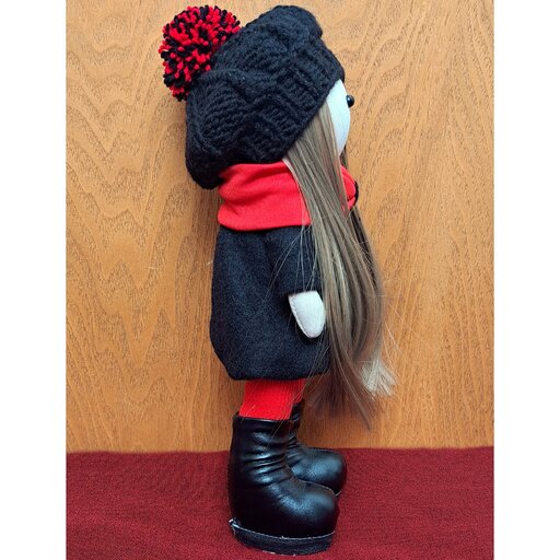 عروسک روسی دختر  لباس سیاه و قرمز