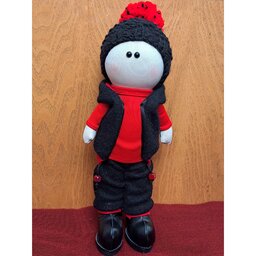 عروسک روسی پسر  لباس سیاه و قرمز