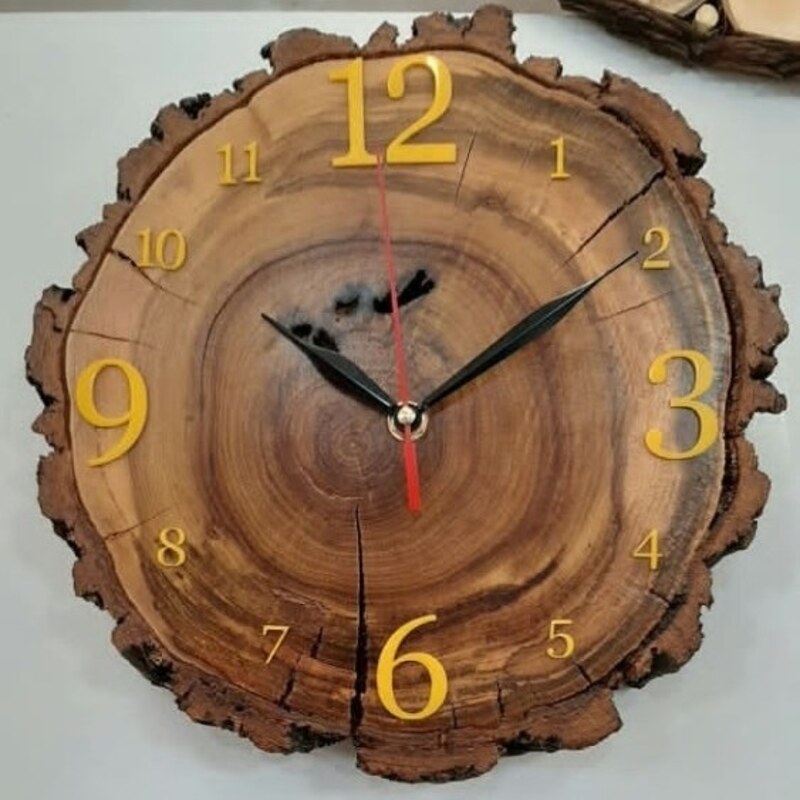 ساعت دیواری چوبی وزن حدودا 1500 گرم