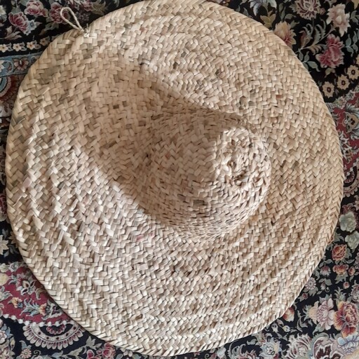 کلاه حصیری ساده ریز بافت وتمیز بافته شده از گیاه گالی