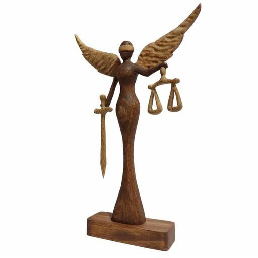 مجسمه چوبی طرح فرشته عدالت دکوراتیو بسیار خاص 