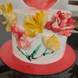 کیک خامه ای با فیلینگ موز -گردو و ژله با تزئین گلهای شکلاتی. وزن یک و نیم کیلو(هزینه ارسال پس کرایه در مقصد)