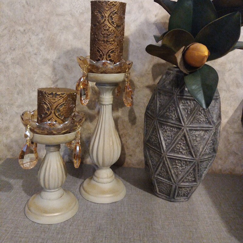 شمعدان پلی استر پتینه شده با زنبق و آویز قابل اجرا در رنگ و پتینه دلخواه 
