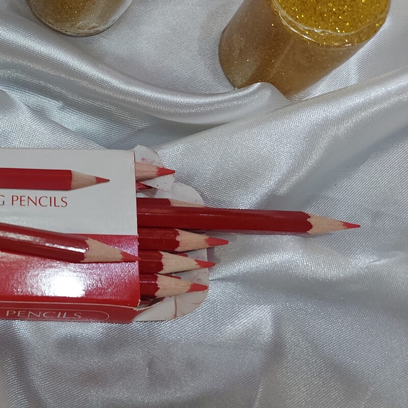 مداد قرمز بنیتو