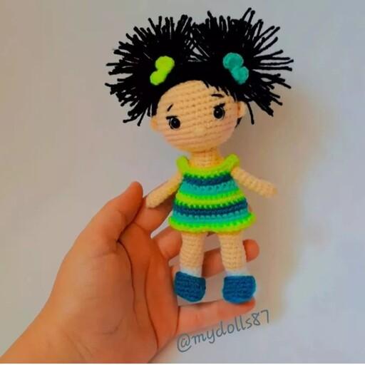 عروسک دختر  کوچولو مو مشکی  بافتنی  کاموایی