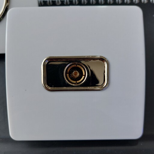 کلید پریز پریز آنتن کریستال سفید طلایی آسیا الکتریک با نشان استاندارد