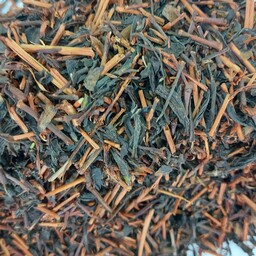 چای ساقه محصول باغات چای لاهیجان با قیمت مناسب در بسته بندی های با وزن مختلف 