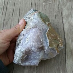 سنگ آمیتیست یاسی رنگ معدنی و اصل با بلور زیبا آمیتیست فشرده مناسب ساخت نگین و دکوری طول 11.5 سانته