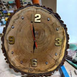 ساعت تمام چوبی با تنه درخت گردو 