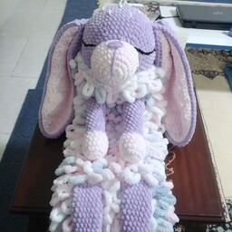 عروسک آغوشی غول پیکر خرگوش نرمالو قابل سفارش در رنگبندی دلخواه شما دارای کیسه برای وسایل مادر و کودک 