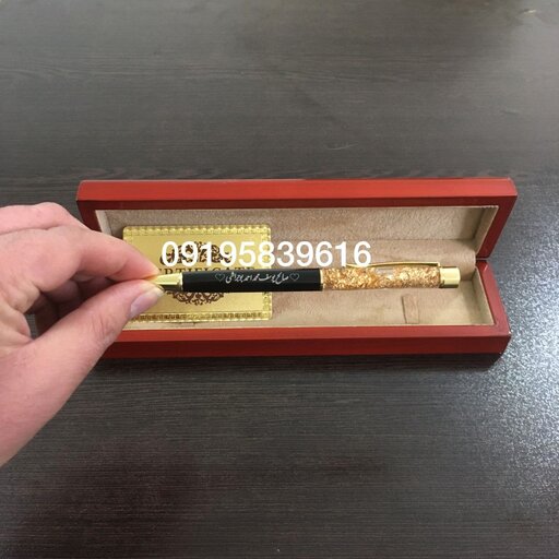 خودکار روکش طلا همراه با جعبه چوبی و شناسنامه با حک اسم 