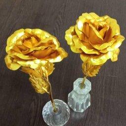 گل رز طلایی همراه با پایه کریستالی 