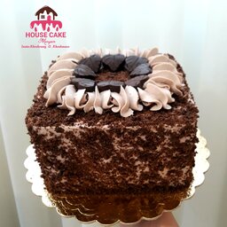 کیک خامه ای شکلاتی مربع 