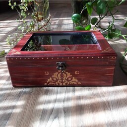 جعبه چوبی پتینه شده رنگ زرشکی  طراحی شده با دست و رنگ ثابت قابل تمیز کردن با دستمال مرطوب