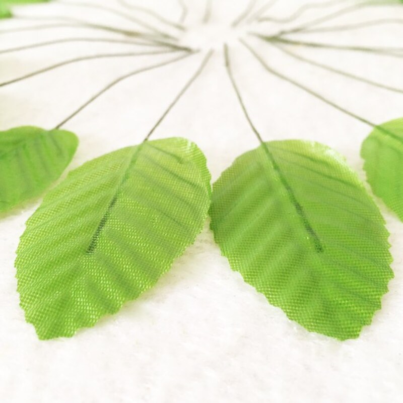 برگ مصنوعی رز رنگ سبز  بسته 20 عددی ابعاد قد 10 و عرض 3 سانتی متر