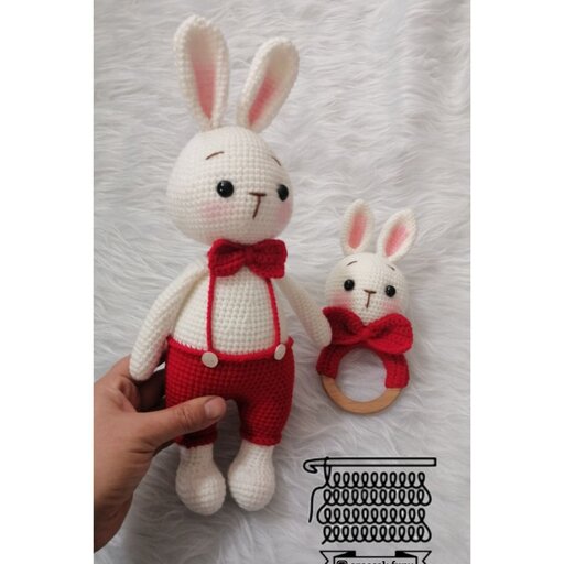  عروسک بافتنی خرگوش و جغجغه بافتنی آن بافته شده با اکریل تاب 