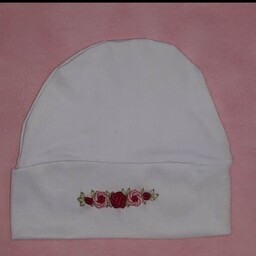 کلاه نوزاد گلدوزی شده با دست با پارچه تریکو پنبه نخ