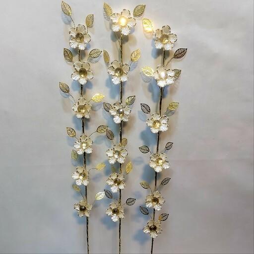 گل کریستالی شقایق شش گل سفید لب طلایی عالیجناب در ارتفاع 70 سانتیمتر 