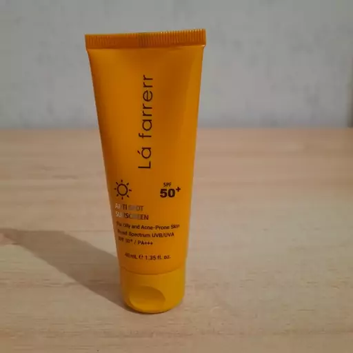 کرم ضدآفتاب و ضد لک بی رنگ لافارر  spf50