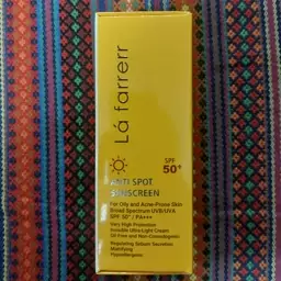 کرم ضدآفتاب و ضد لک بی رنگ لافارر  spf50