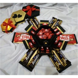 جعبه سوپرایز شش ضلعی شکلاتی، دولایه به همراه تمام شکلات های داخل تصویر