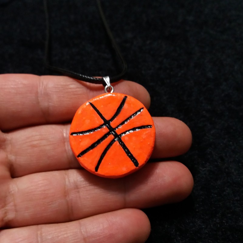 گردنبند توپ بسکتبال چوبی طرح برجسته (نارنجی پررنگ)