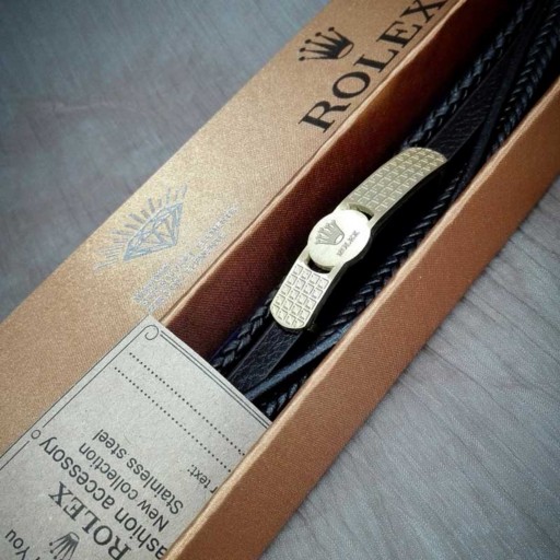 دستبند چرم با پلاک استیل رنگ طلایی ثابت طرح رولکس مدل 4188