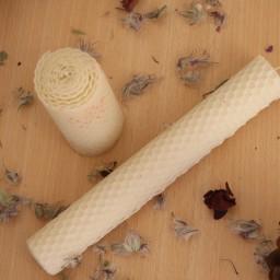 شمع طبیعی موم عسل دست ساز شَبا در رنگ سفید طرح‌ استوانه