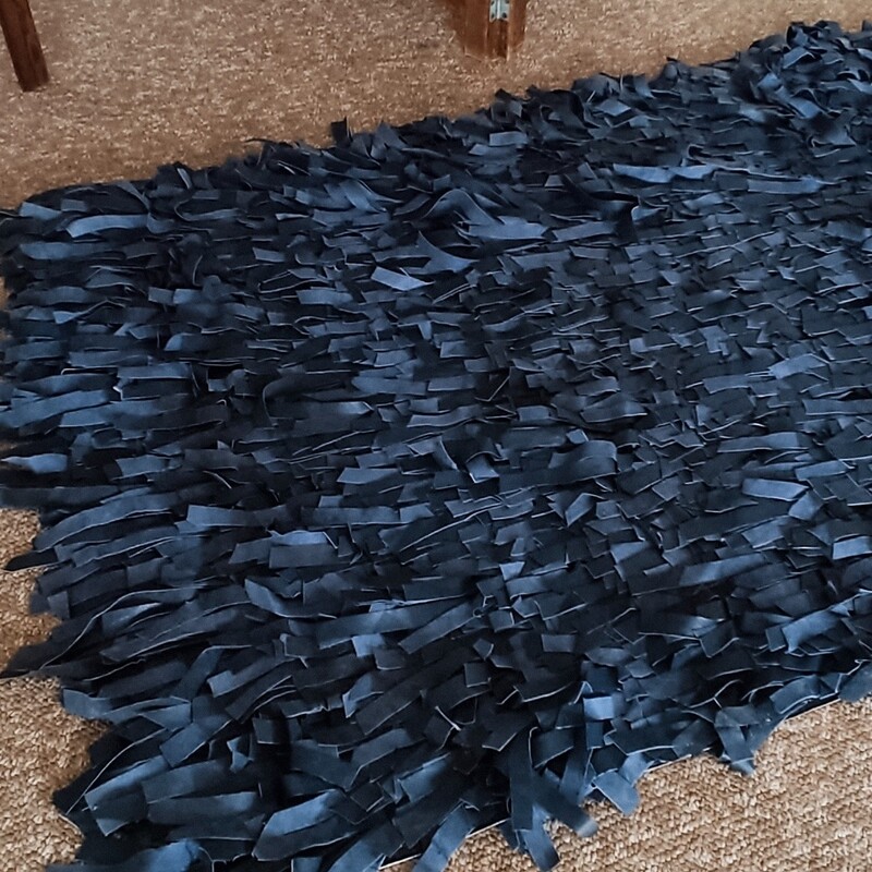 فرش چرم شگی پرز بلند رنگ سورمه ای آبی