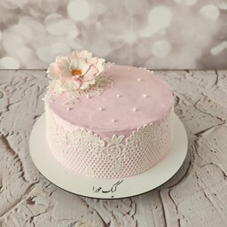 کیک خامه ای تولد با گیپور خوراکی و گلهای شکری دستساز ارسال پس کرایه