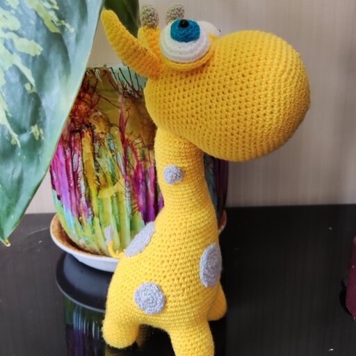 عروسک حیوان زرافه زرد بافته شده با دست و استفاده از کاموا مرغوب با بهترین کیفیت و قیمت مناسب 