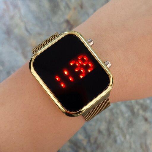 ساعت تاچ(لمسی) طلایی بندمگنتی
ال ای دی مستطیلی لمسی چراغ قرمز
کیفیت عالی. تک سای