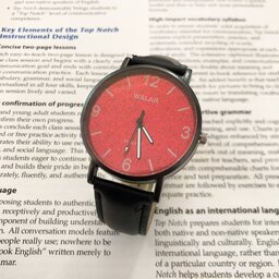 ساعت بندچرمی مشکی صفحه قرمز با کیفیت مناسب
دارای جعبه کادویی مخصوص ساعت
